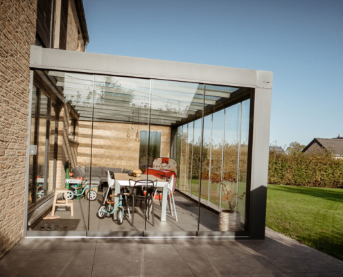 pergola avec paroi coulissante vitree