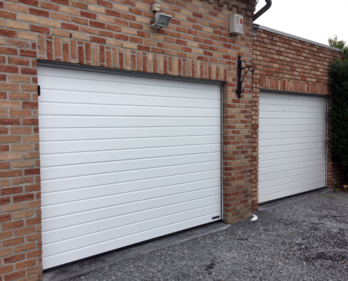 double porte de garage blanche