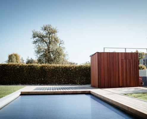 terrasse en bois et piscine a vise